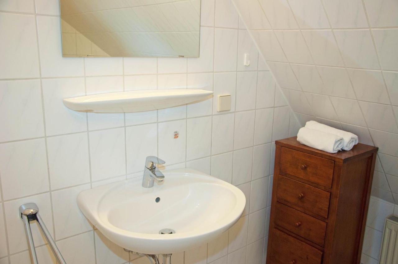 Wg Bernstein - Reetdachhaus - Ruhe Und Seeblick Sellin  ภายนอก รูปภาพ