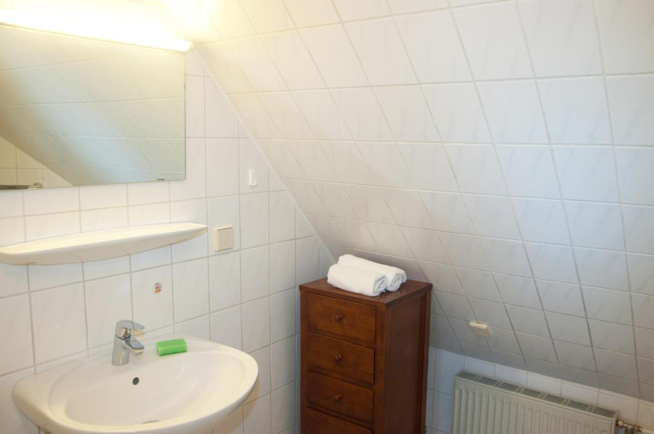 Wg Bernstein - Reetdachhaus - Ruhe Und Seeblick Sellin  ภายนอก รูปภาพ